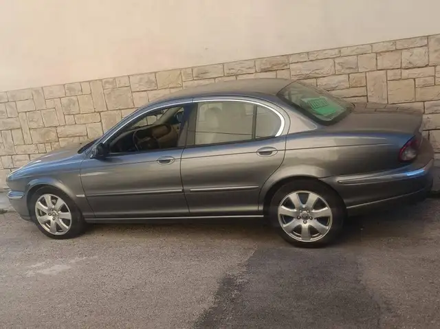 Jaguar X-Type