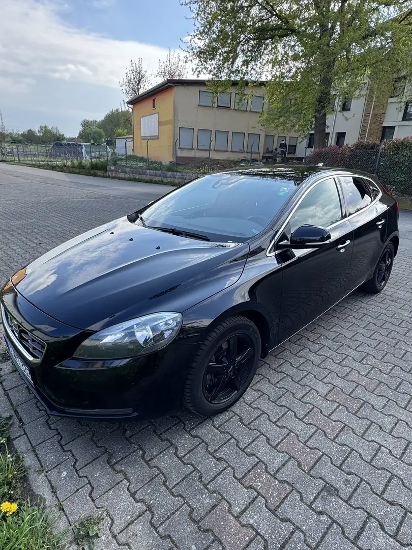 Volvo V40 D4 Geartronic Momentum Schwarz - 1