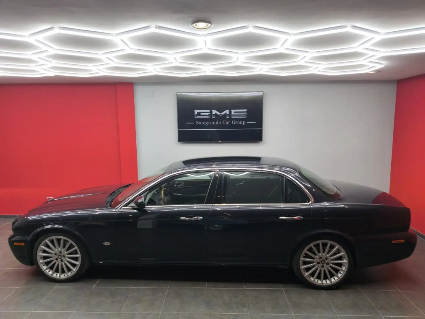 Jaguar XJ Super V8 L Aut. Noir - 2