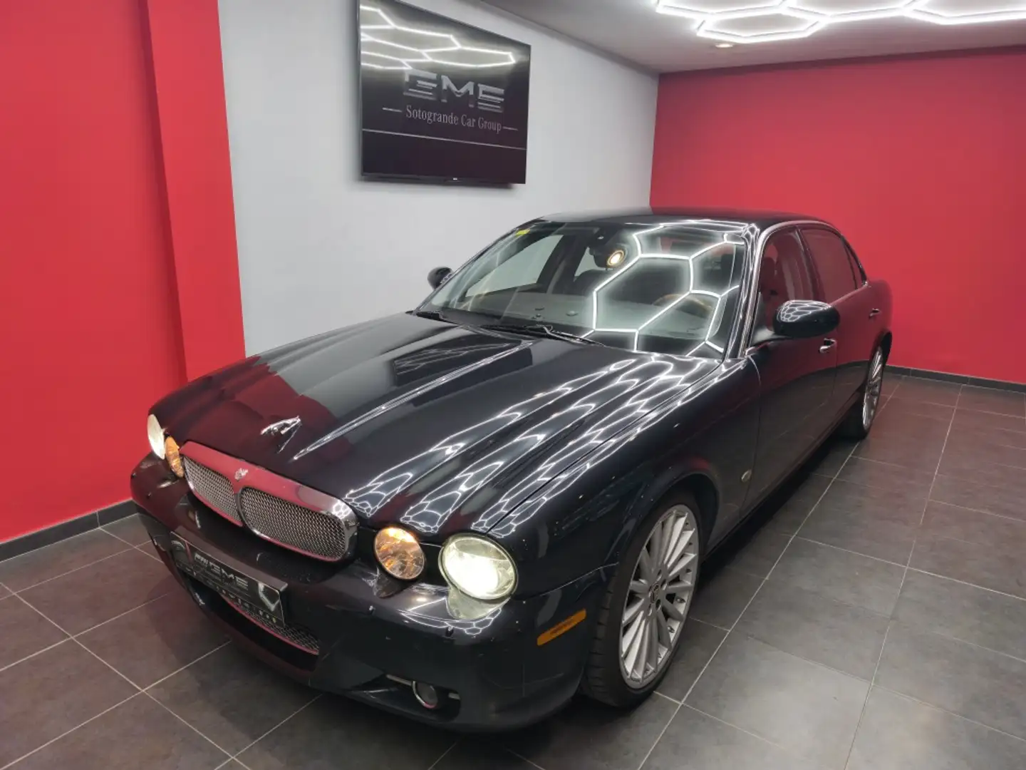 Jaguar XJ Super V8 L Aut. Noir - 1