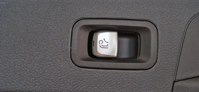 Mercedes-Benz GLC view 11