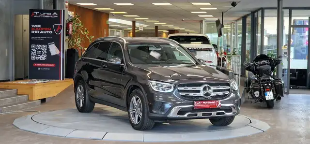 Mercedes-Benz GLC view 3
