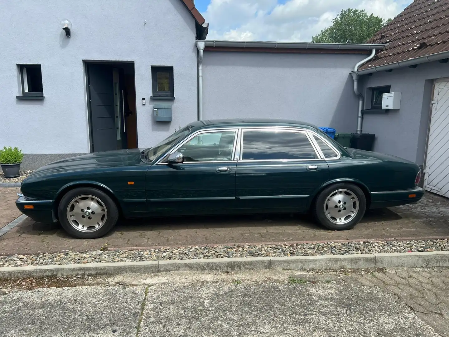 Daimler Double Six XJ12 LWB Vert - 1
