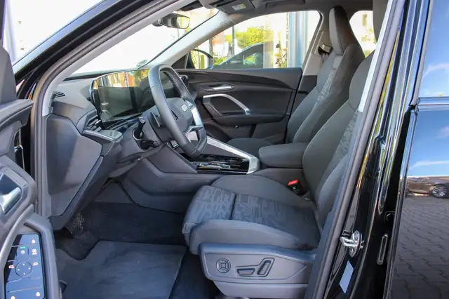 Audi Q5 view 10