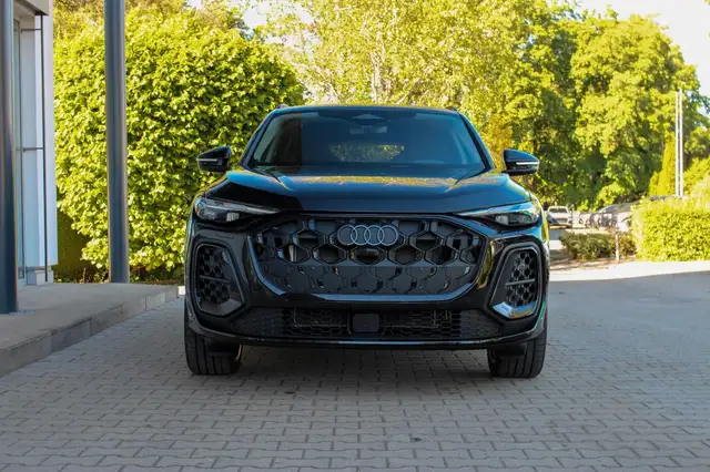 Audi Q5 view 2