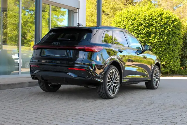 Audi Q5 view 5