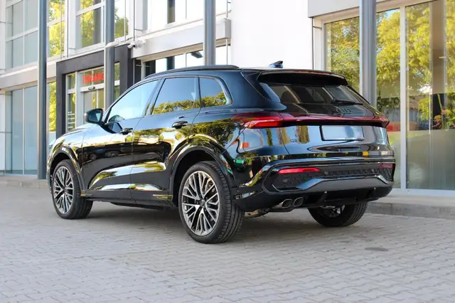 Audi Q5 view 7