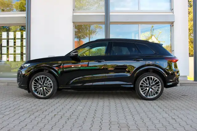 Audi Q5 view 8
