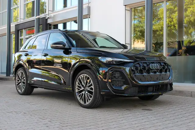 Audi Q5 view 3