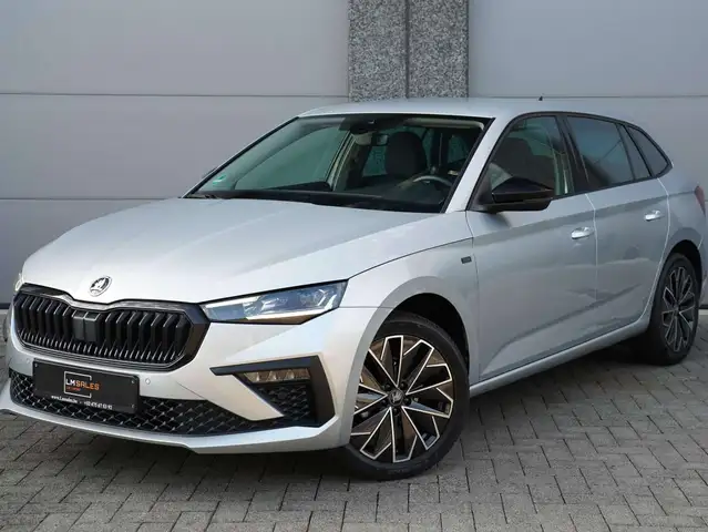 Skoda Scala Black Pack Tour MODEL 2025 * MATRIX/ KEYLESS / CAMERA / CARPLAY / CRUISE CONTROL / GETINTE RAMEN / VERWARMDE ZETELS *