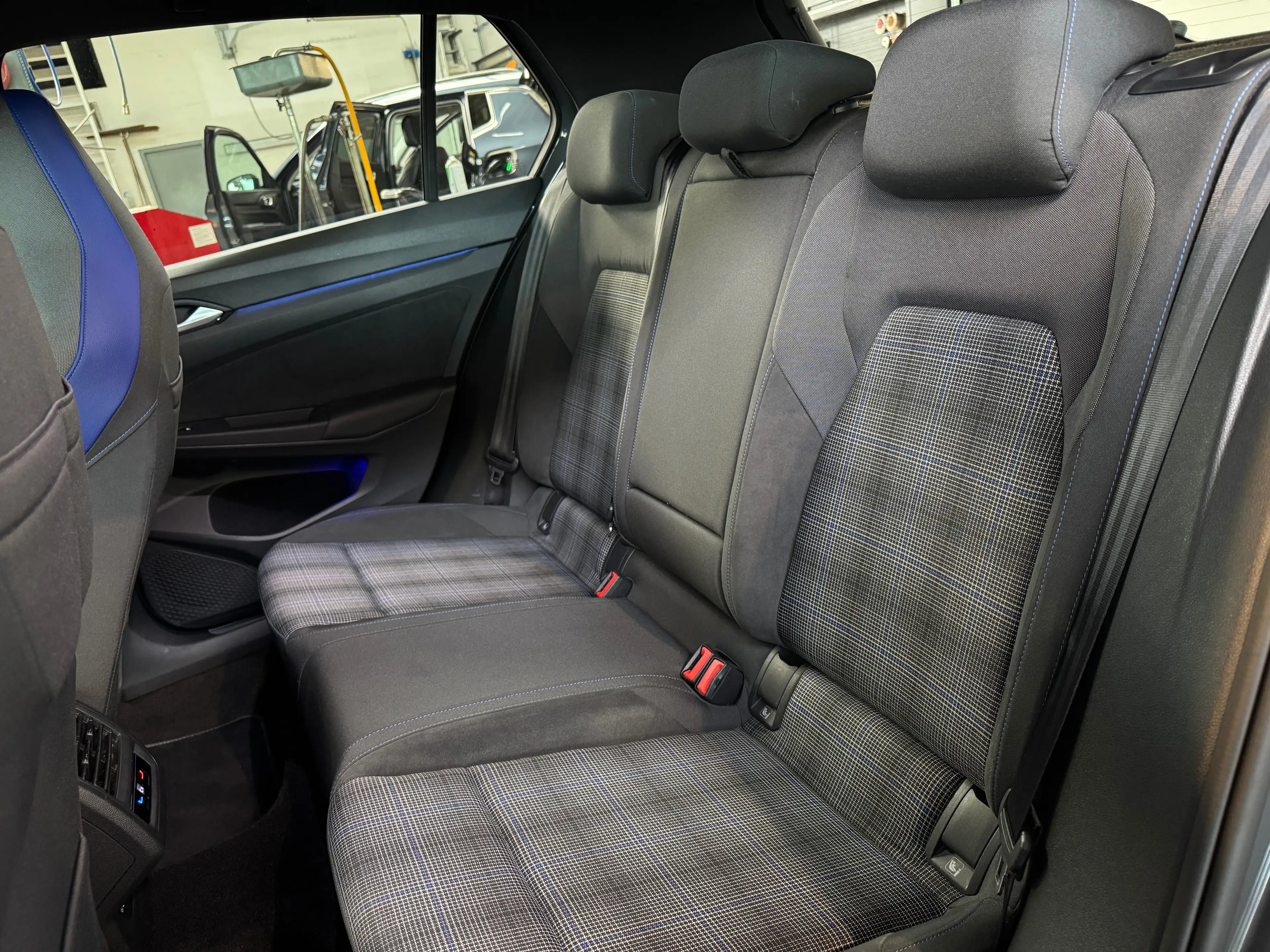 Volkswagen Golf GTE 1.4 TSI eHybrid OPF DSG — photo 7