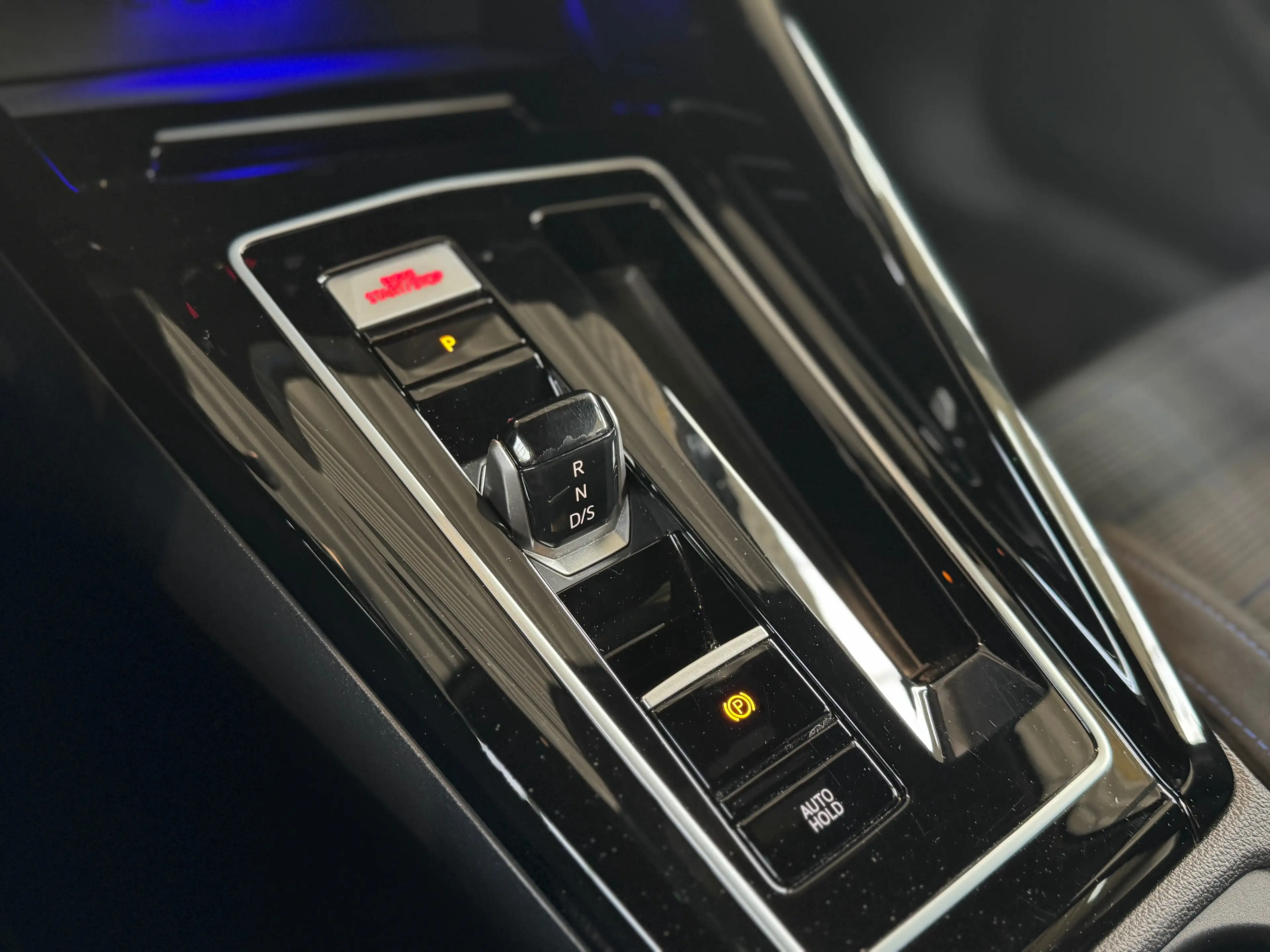 Volkswagen Golf GTE 1.4 TSI eHybrid OPF DSG — photo 10
