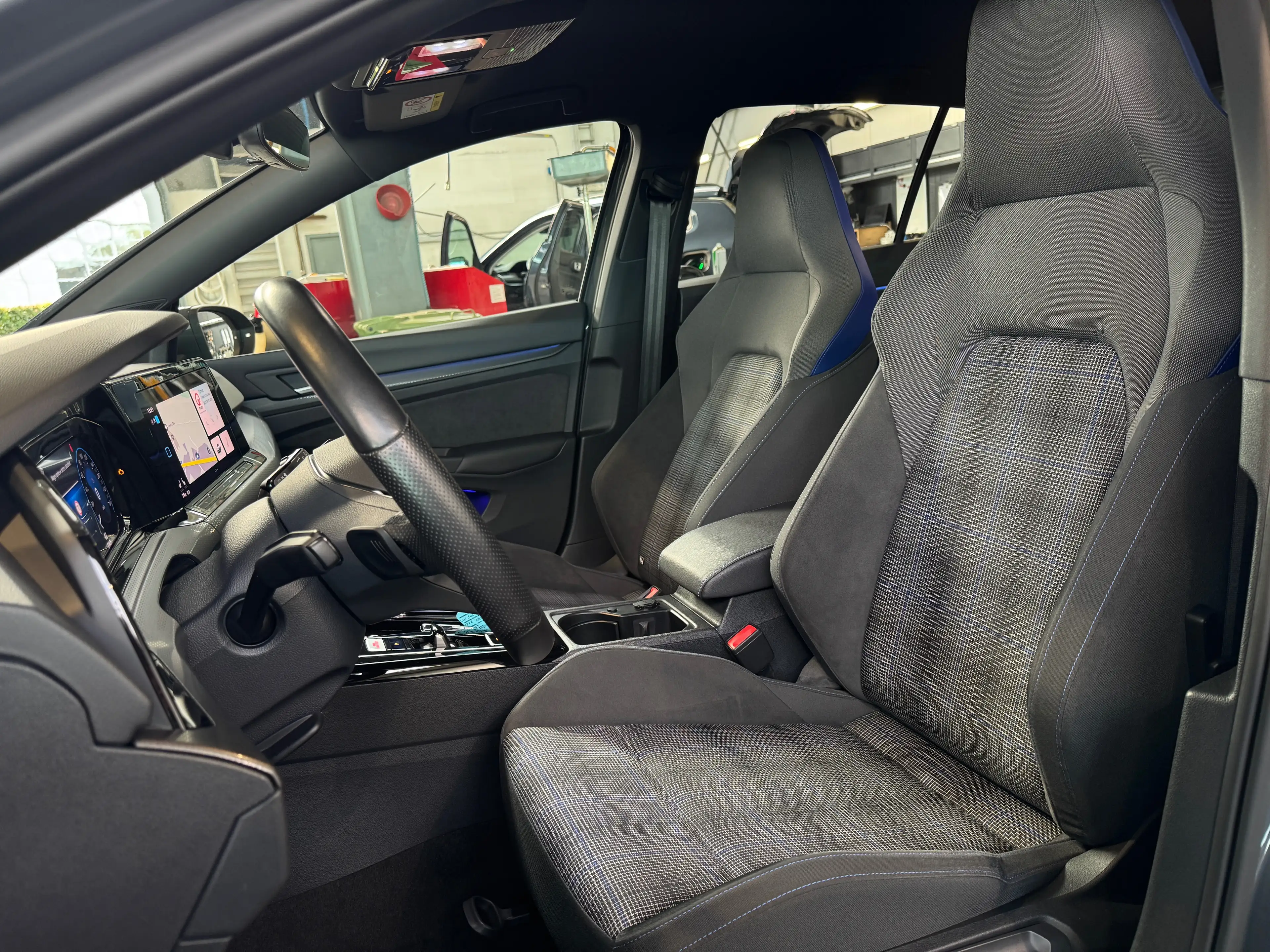 Volkswagen Golf GTE 1.4 TSI eHybrid OPF DSG — photo 6