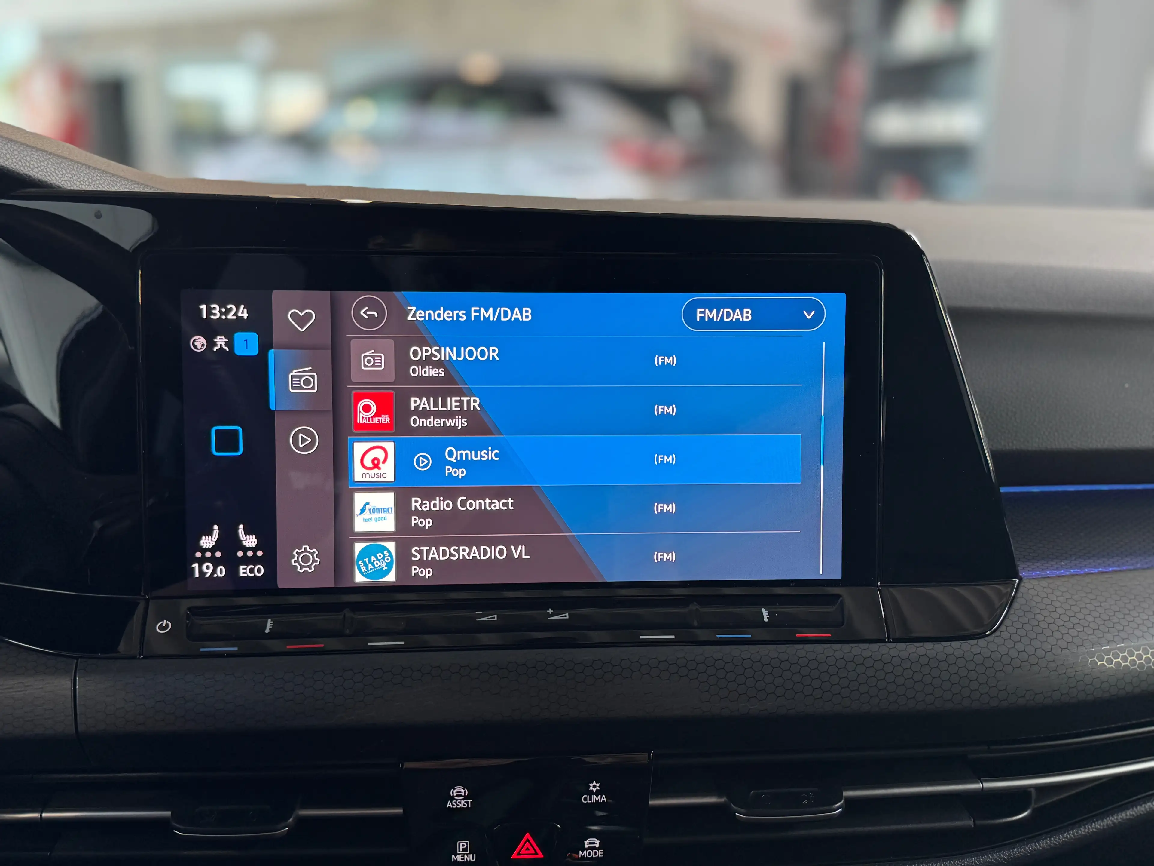 Volkswagen Golf GTE 1.4 TSI eHybrid OPF DSG — photo 11
