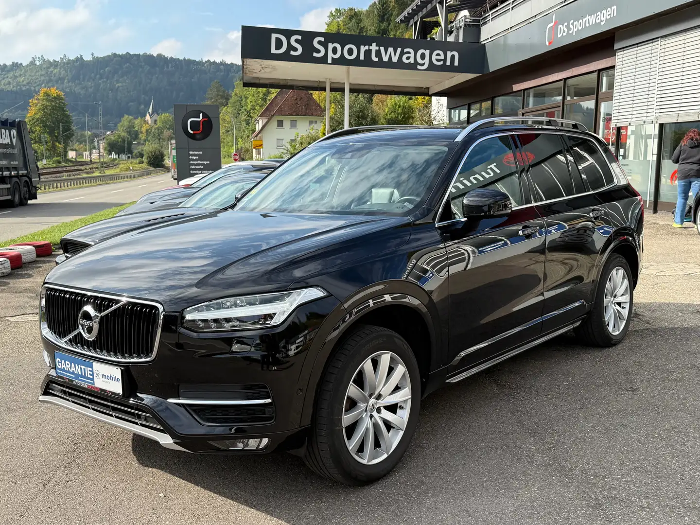 Volvo XC90 Momentum AWD Schwarz - 1