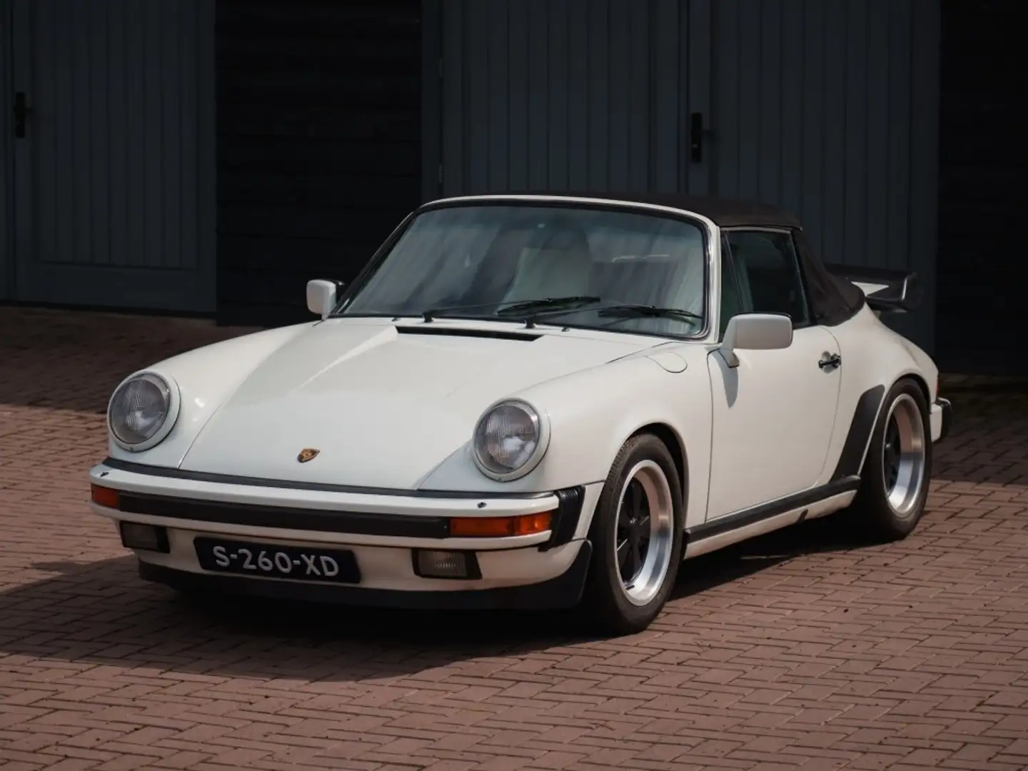 Porsche 911 3.2 Carrera Cabrio Wit - 2