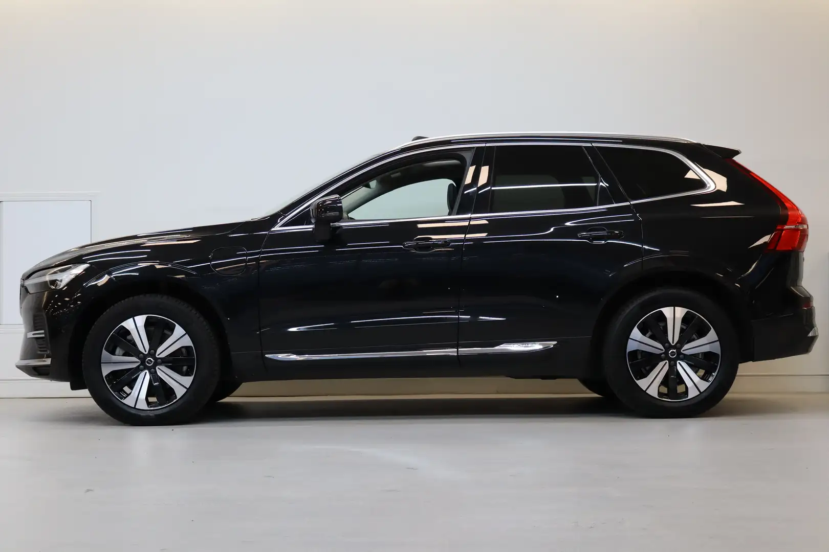 Volvo XC60 T8 455PK AWD Plus Bright | 360° | Lighting Pack | Noir - 2