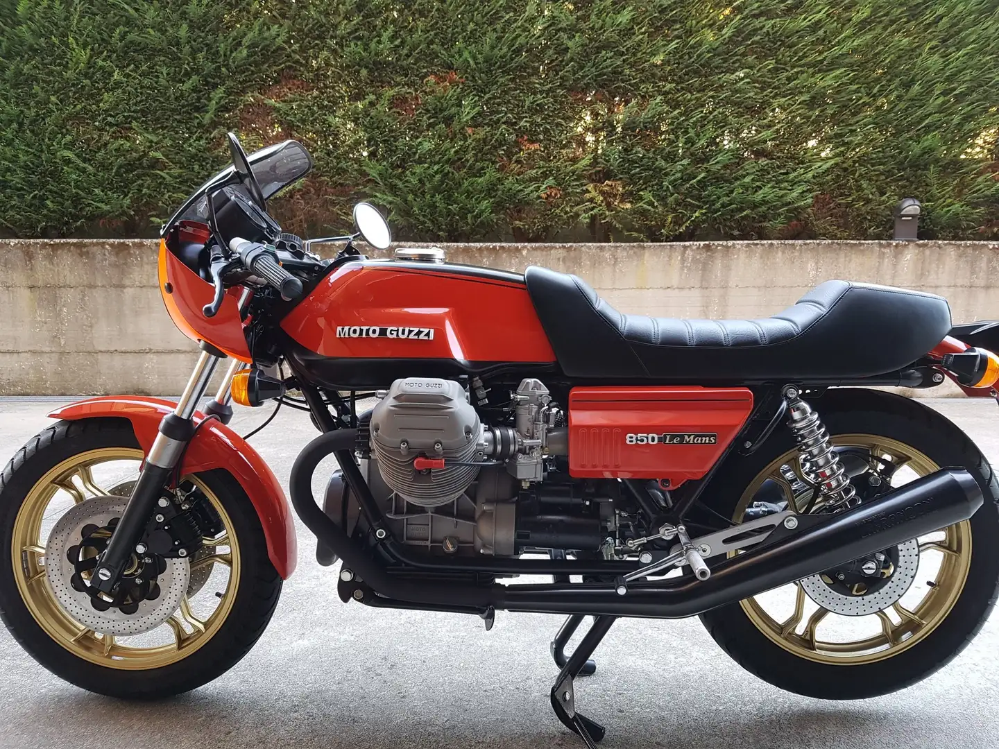 Moto Guzzi 850 Le Mans Red - 1