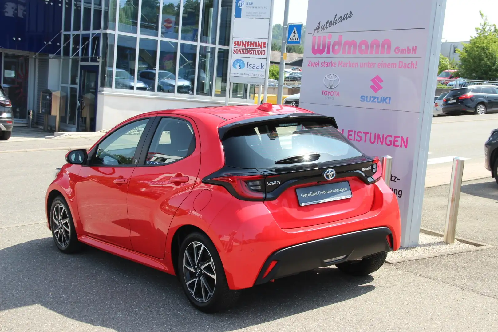 Toyota Yaris 1.5 Hybrid Team D Klima Sitzheizung Kamera PDC v+h Rot - 2