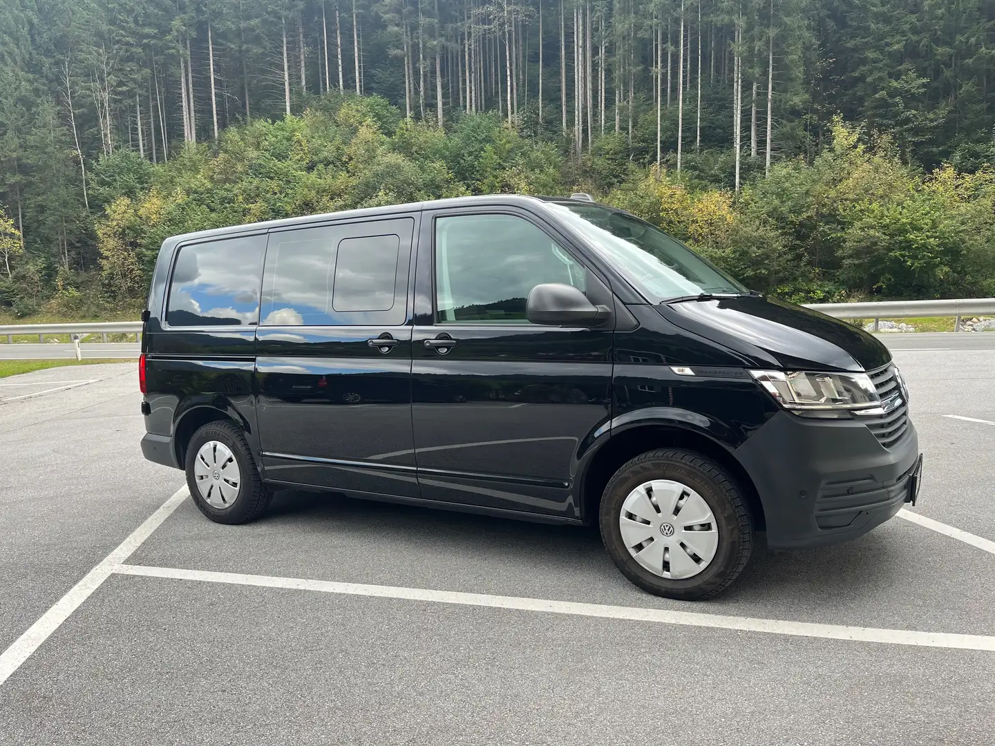 Volkswagen T6.1 Transporter Doka 5-Sitzer mit Sperre Schwarz - 2