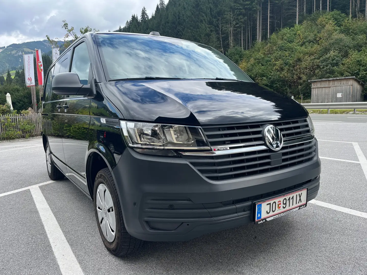 Volkswagen T6.1 Transporter Doka 5-Sitzer mit Sperre Schwarz - 1