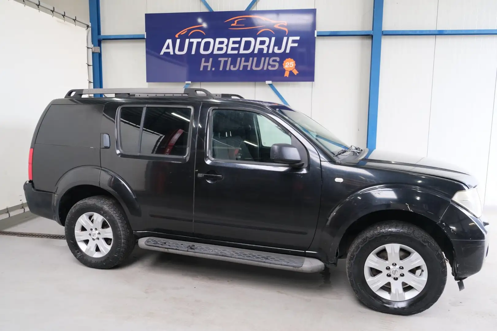 Nissan Pathfinder 2.5 SE Comfort  Geen APK ! Zwart - 2