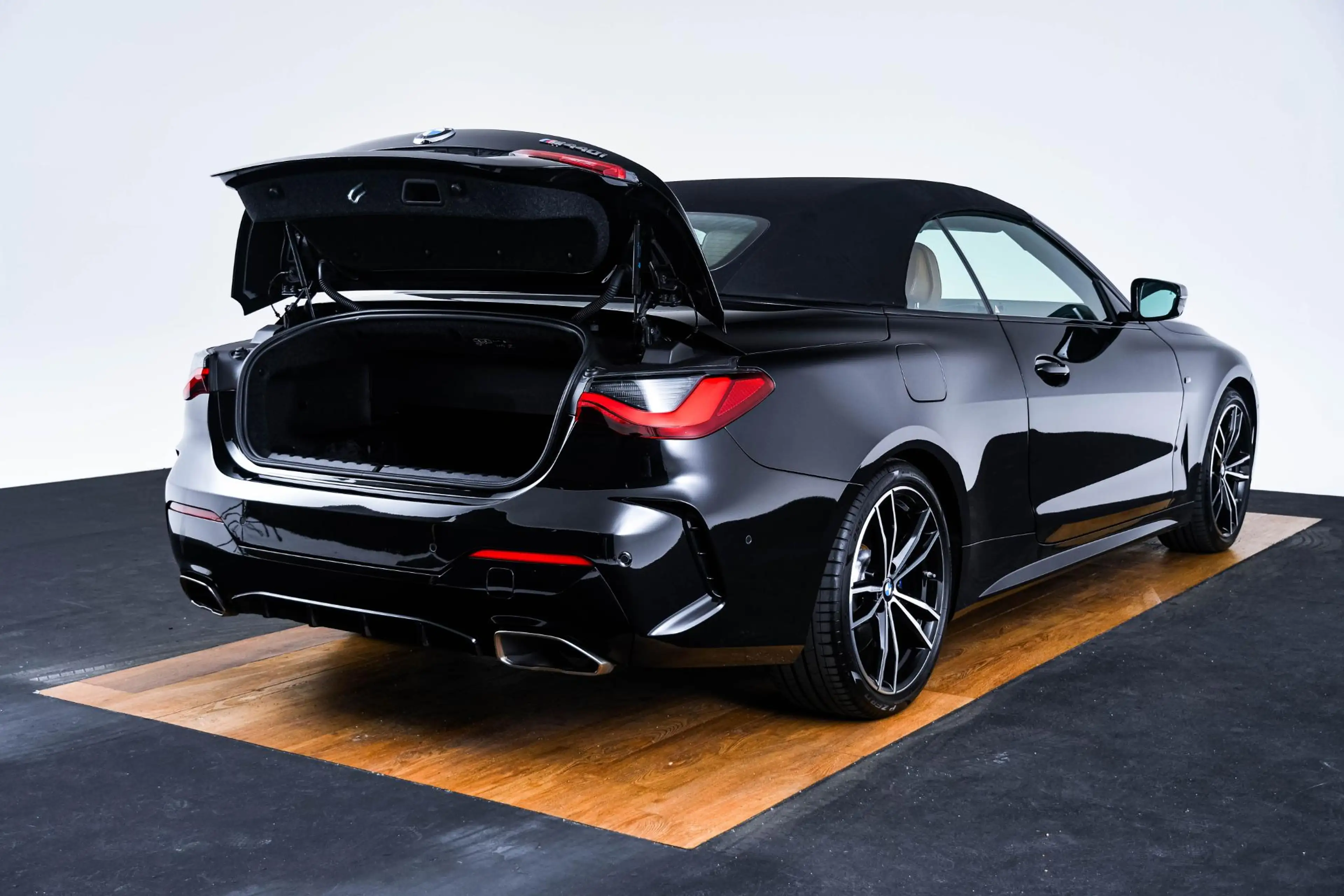 BMW 440 4-serie Cabrio M440i High Executive Driving Assist — photo 11