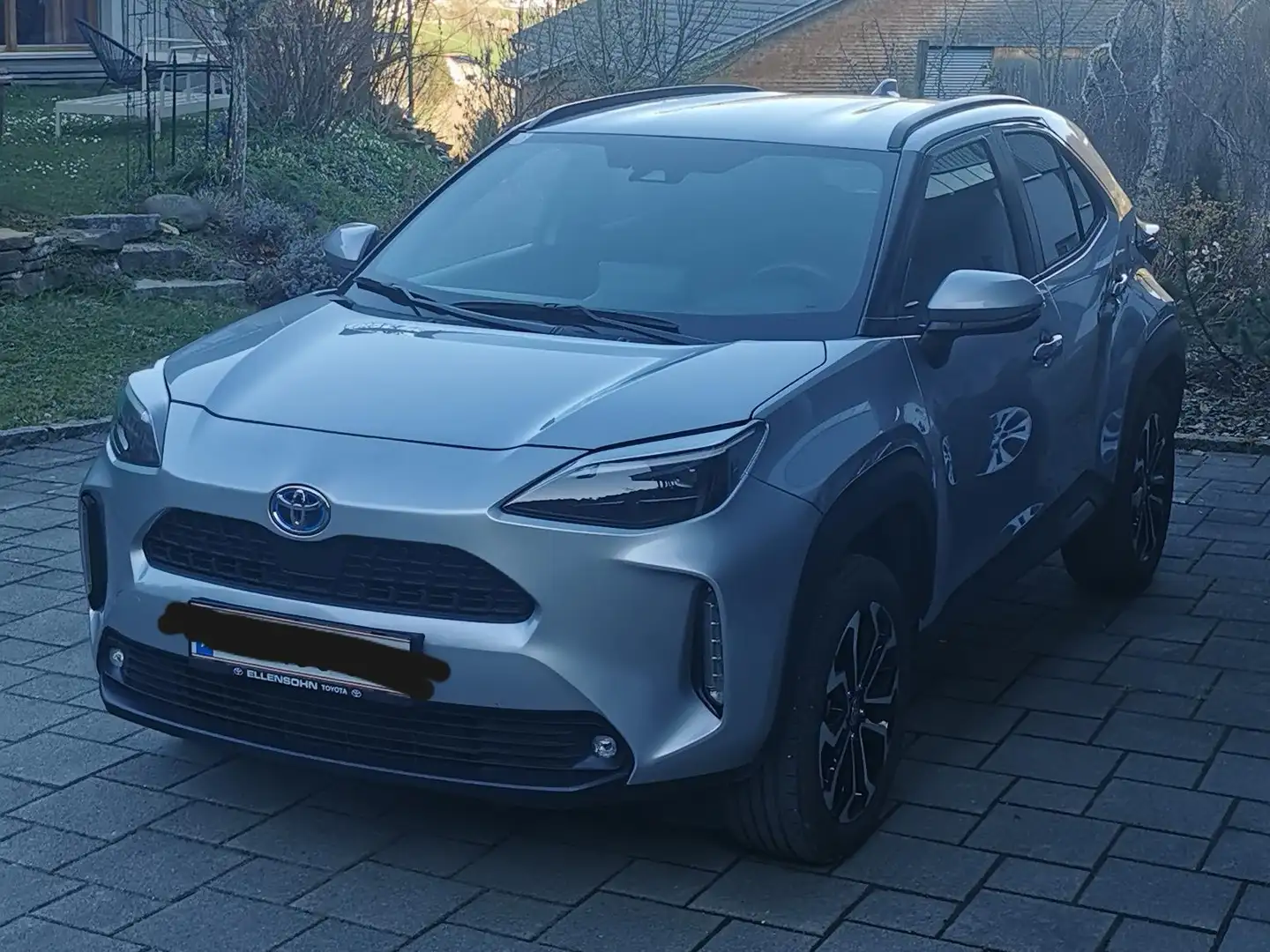 Toyota Yaris Cross Yaris Cross 1,5 VVT-i Hybrid AWD Active Drive Aut. Active Drive Silber - 2