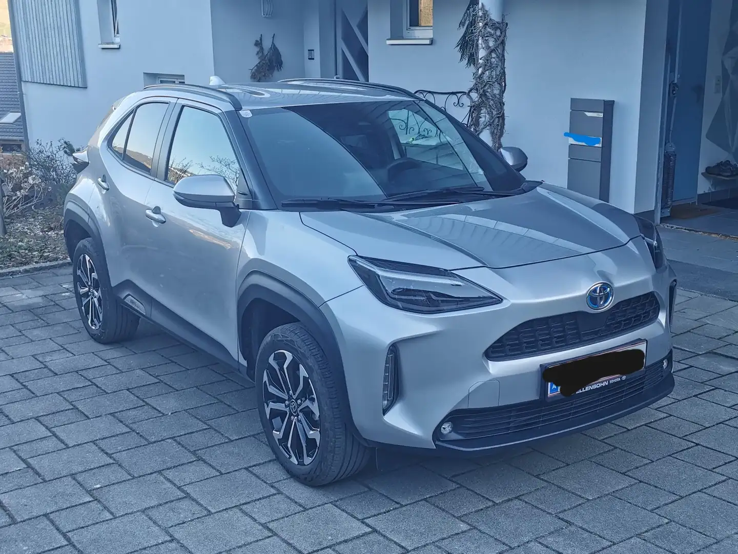 Toyota Yaris Cross Yaris Cross 1,5 VVT-i Hybrid AWD Active Drive Aut. Active Drive Silber - 1