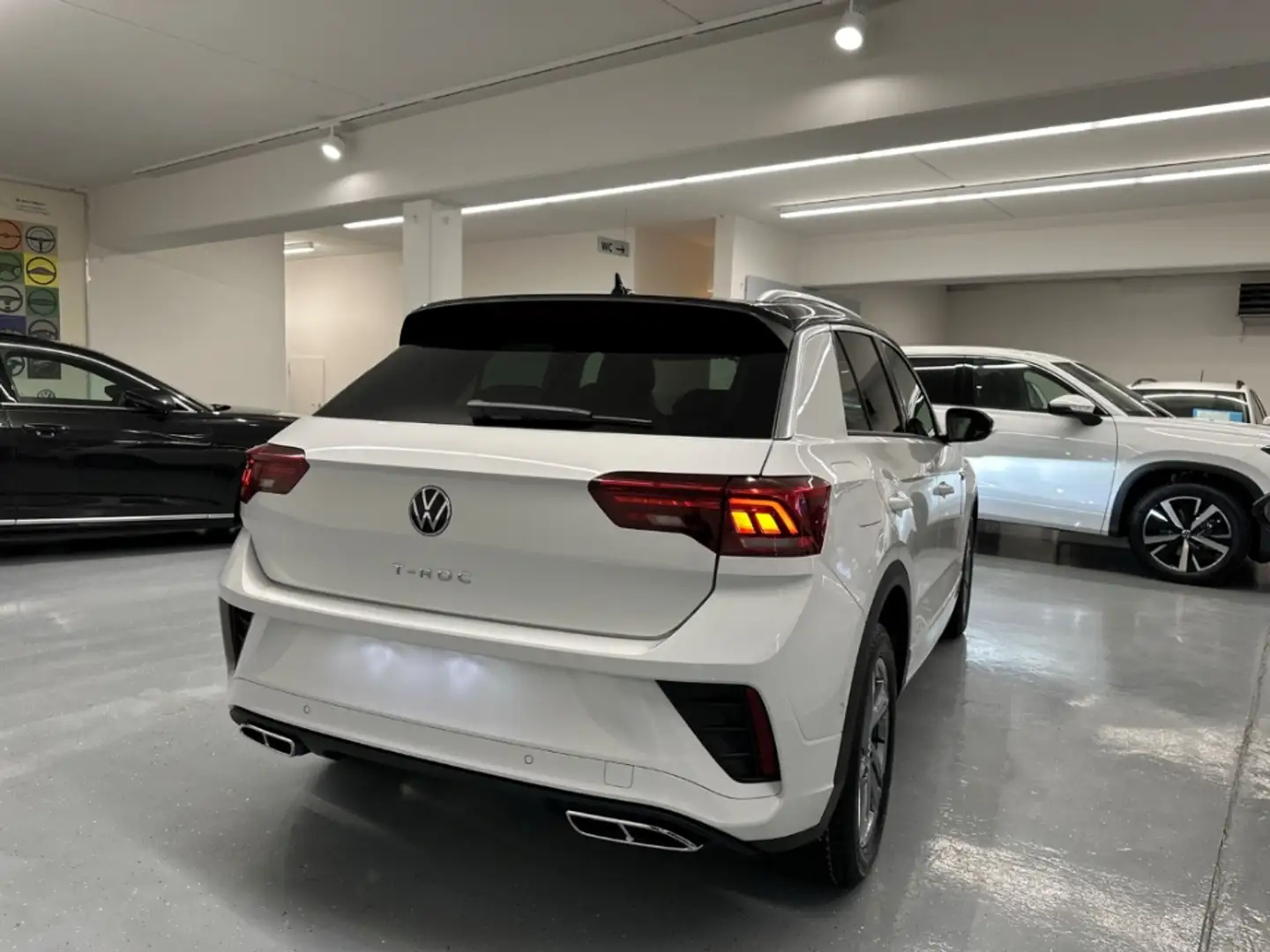 Volkswagen T-Roc R-Line 1.5 TSI AHK Navi Easy-Open Paket Weiß - 2
