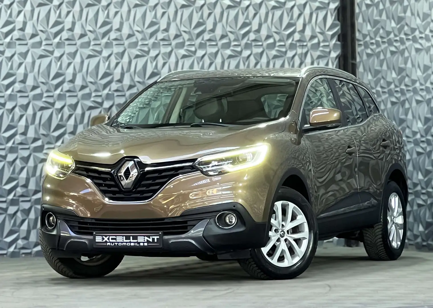Renault Kadjar 1.5 dCi/GPS/BLUETOOTH/PDC/JANTES/GARANTIE 12 M Коричневый - 1