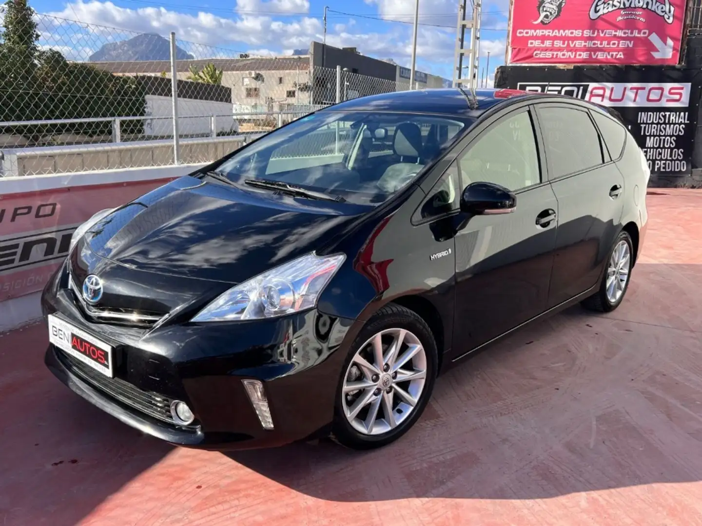 Toyota Prius Prius+ 1.8 HSD Executive Černá - 1