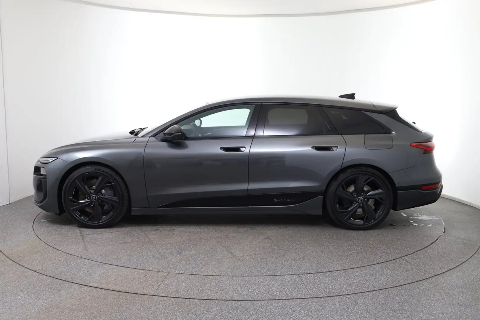 Audi S6 e-tron Grau - 2