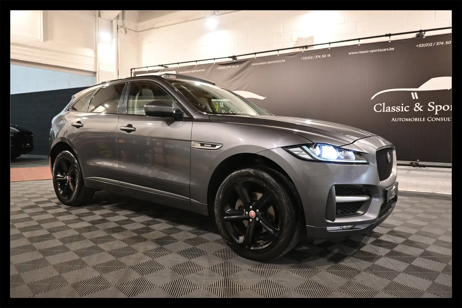 Jaguar F-Pace 2.0 D AWD R-SPORT / PANO / CAMERA / FULL !! Grijs - 1