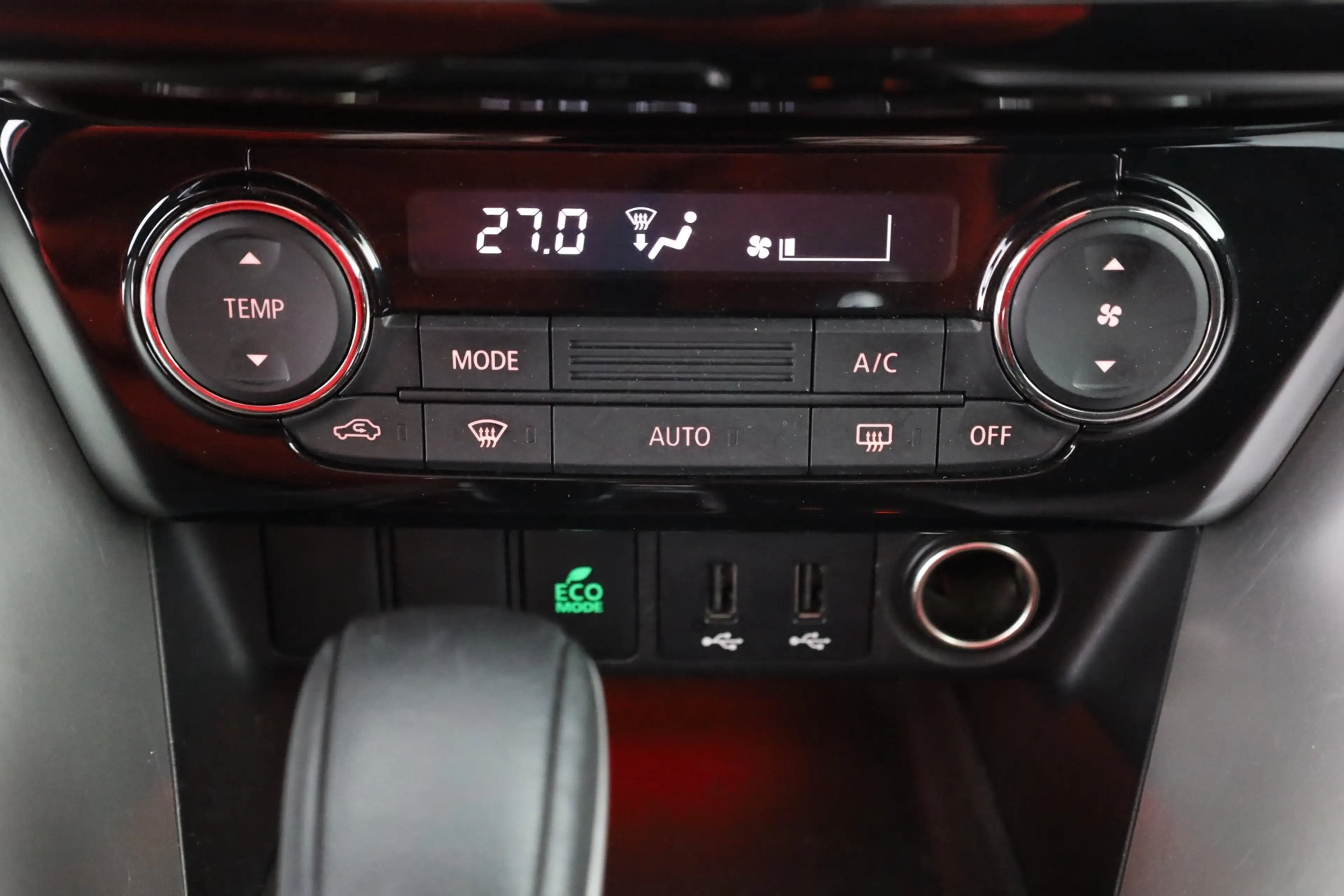 Mitsubishi Eclipse Cross 1.5 T-MIVEC Diamant Aut. Kamera — photo 12