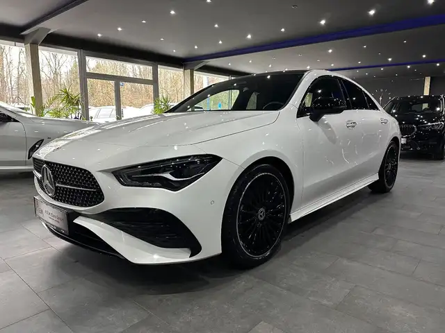 Mercedes-Benz CLA 200 AMG Line / PANORAMA / KAMERA / DISTRONIC