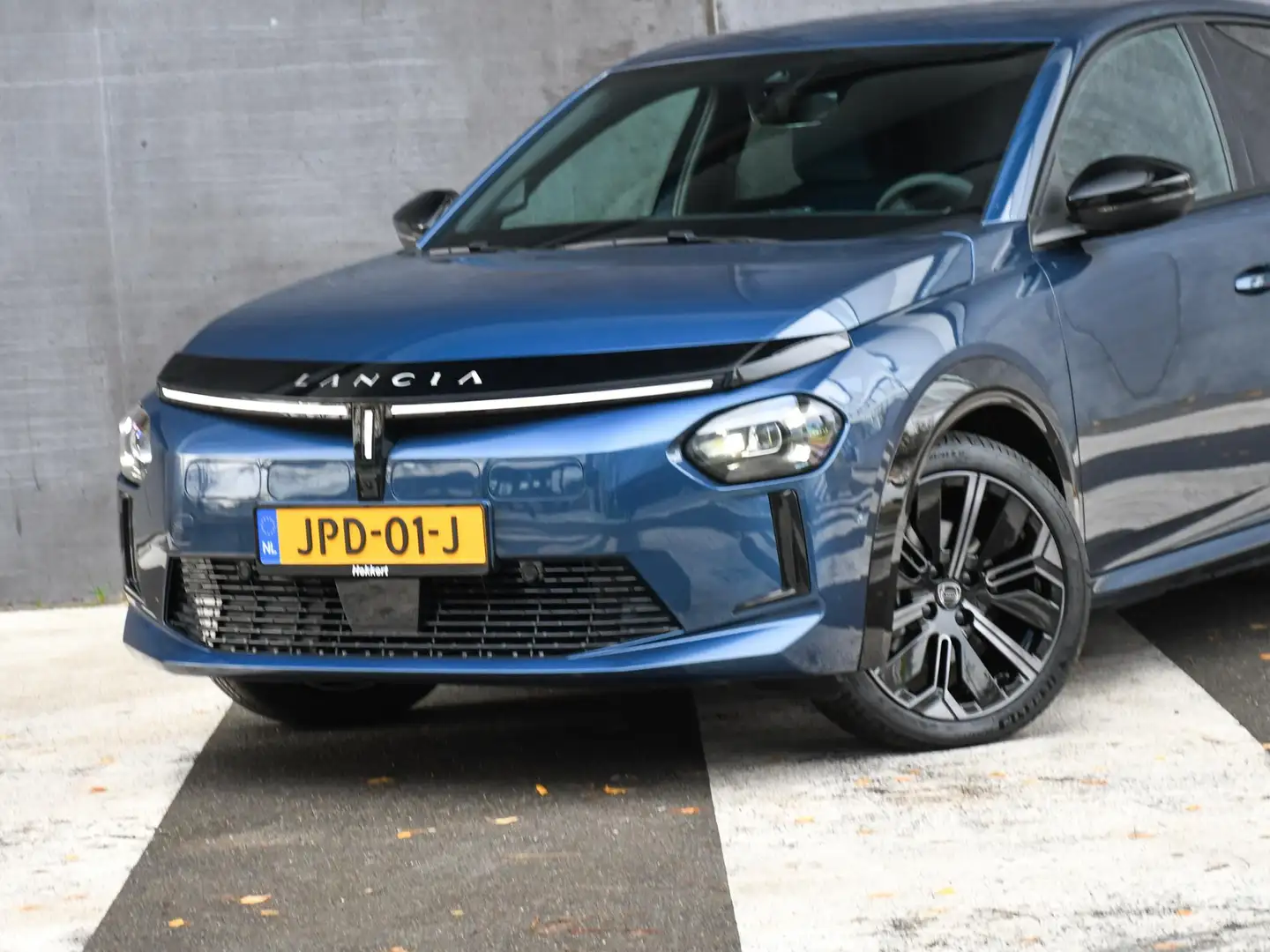 Lancia Ypsilon Edizione Limitata 51kWh 156pk Automaat CAM. VOOR + Blauw - 2