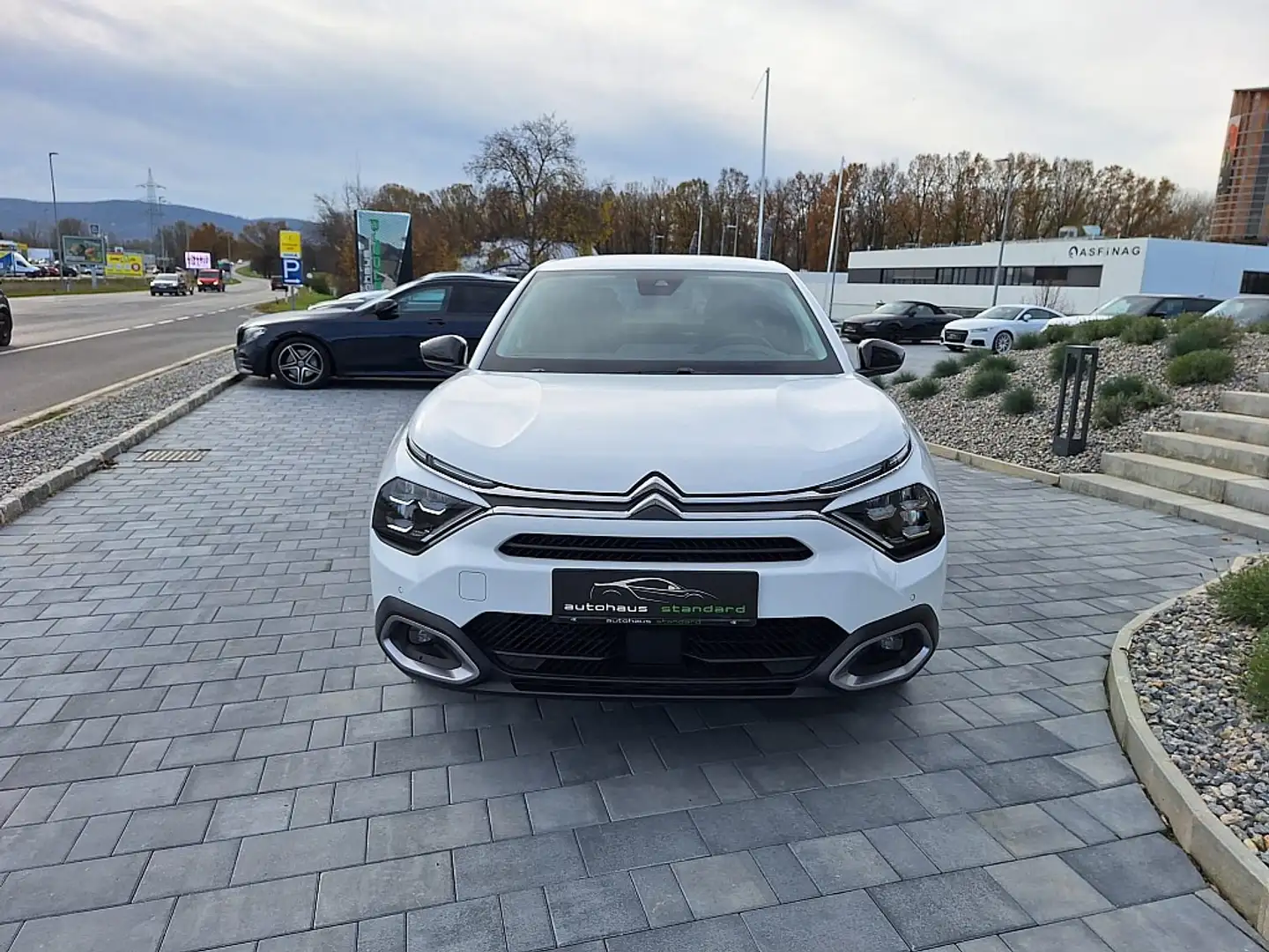 Citroen C4 X Shine PT130 EAT8 **Tolle Ausstattung** Weiß - 2