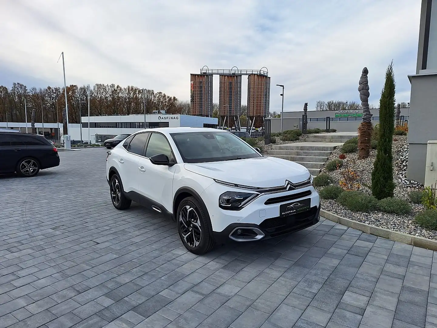 Citroen C4 X Shine PT130 EAT8 **Tolle Ausstattung** Weiß - 1