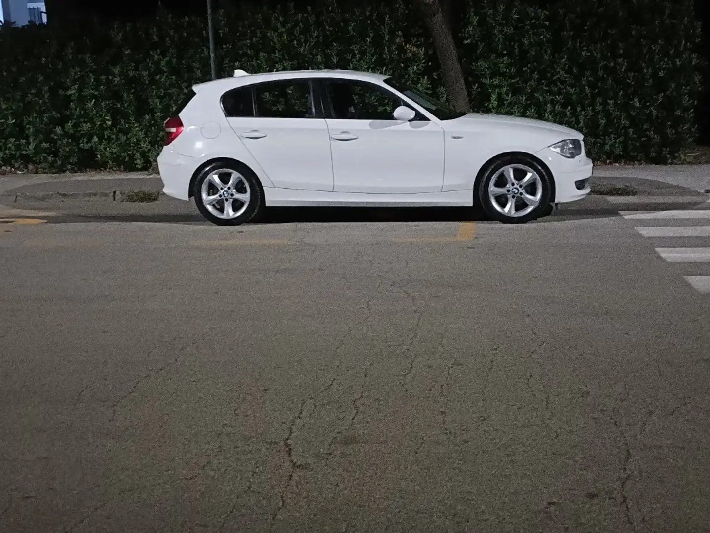 BMW 120 120d 5p Futura dpf Bianco - 2