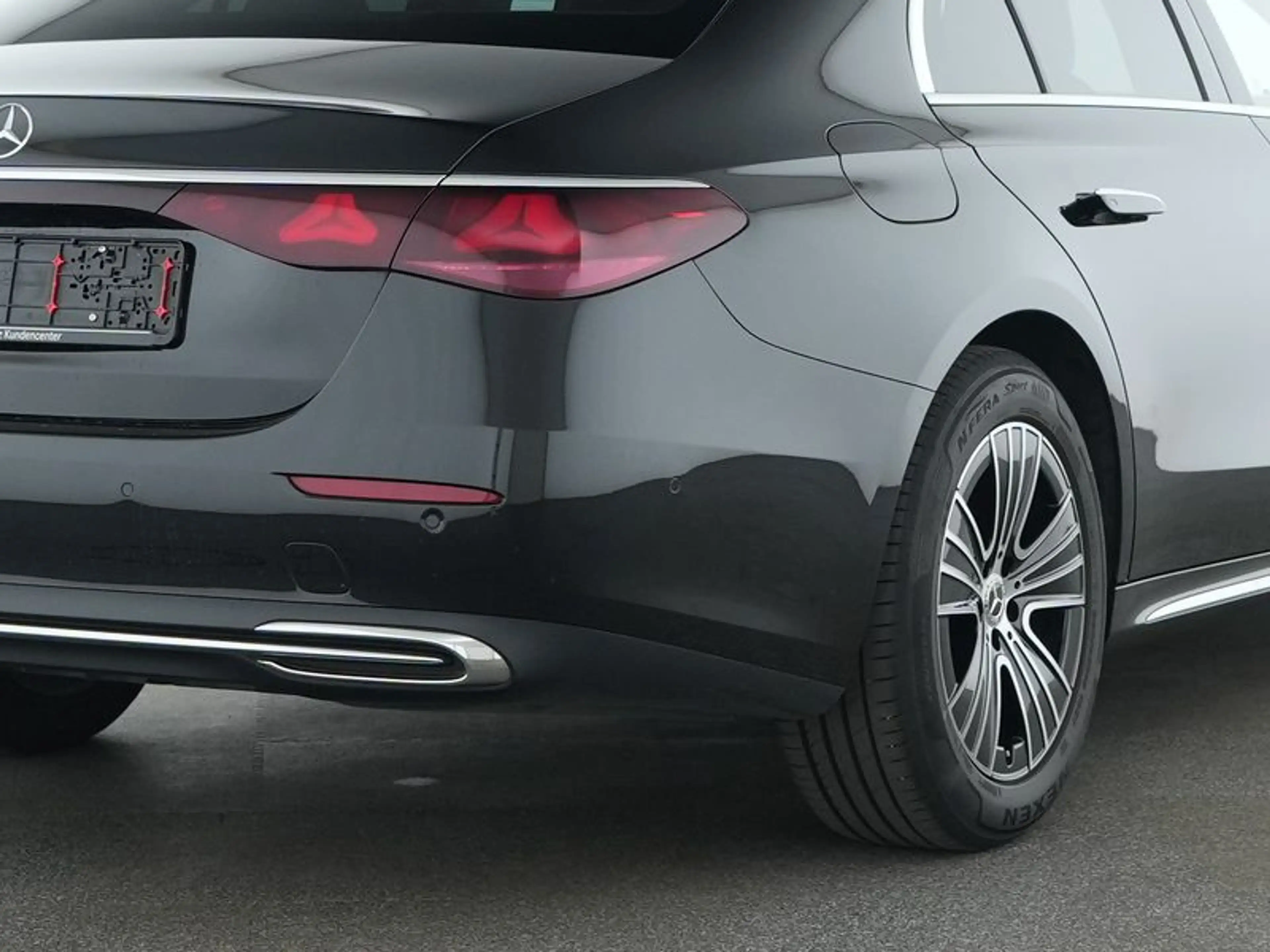 Mercedes-Benz E 220 d  Exclusive Premium Pano Softclose Burm4D — photo 6