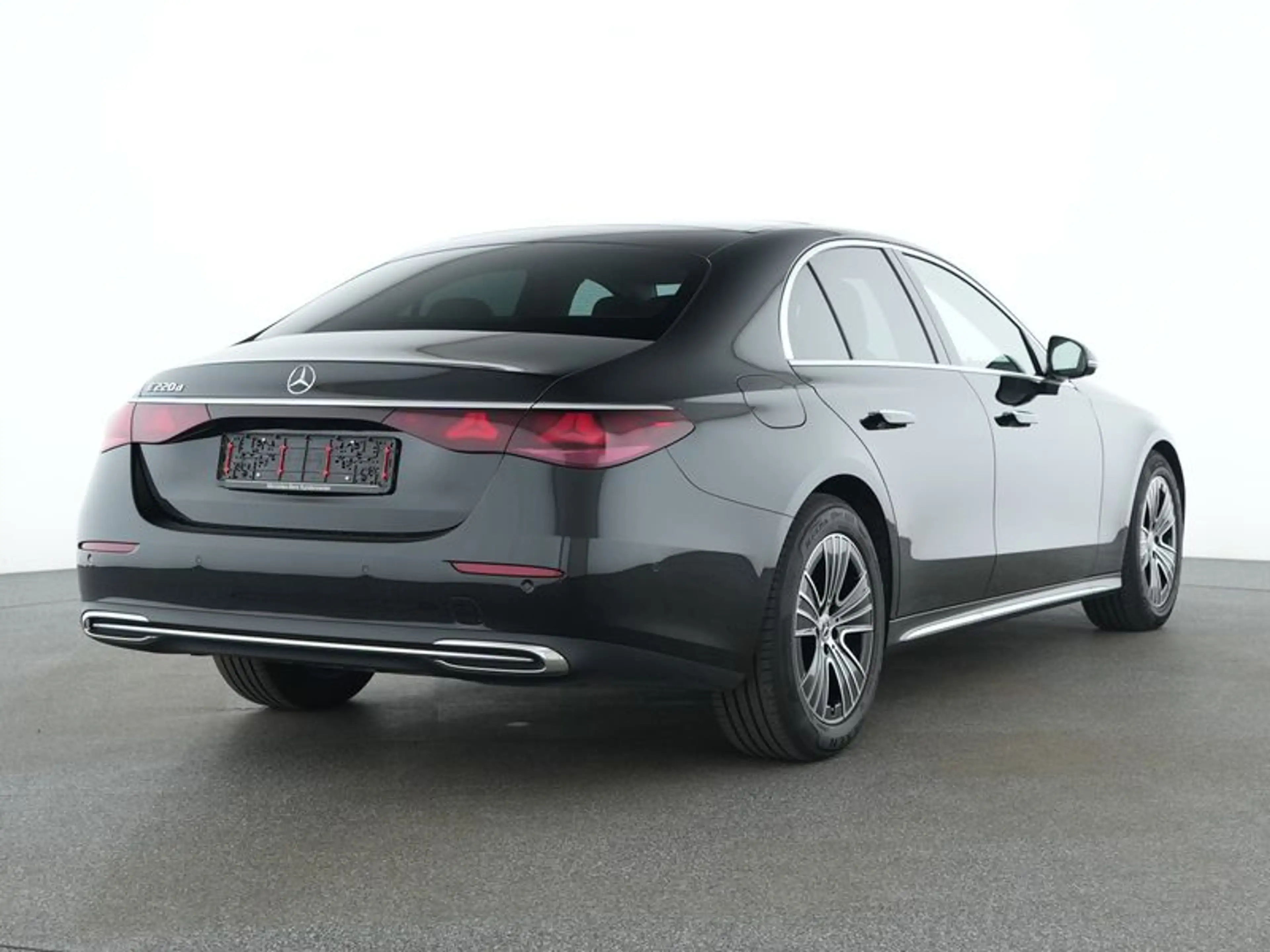 Mercedes-Benz E 220 d  Exclusive Premium Pano Softclose Burm4D — photo 4