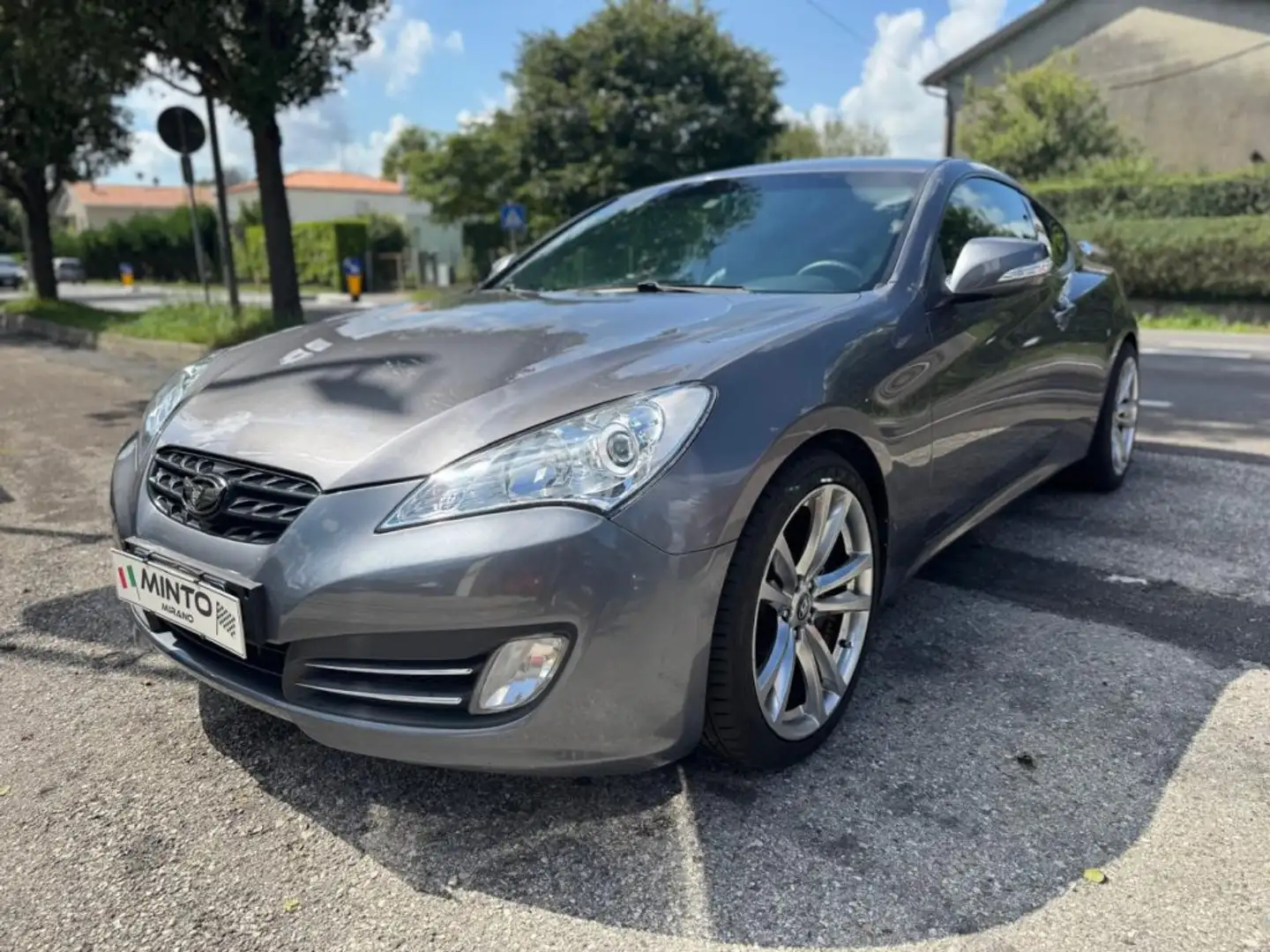 Hyundai Genesis Coupe 3.8 V6 Sport Gris - 1