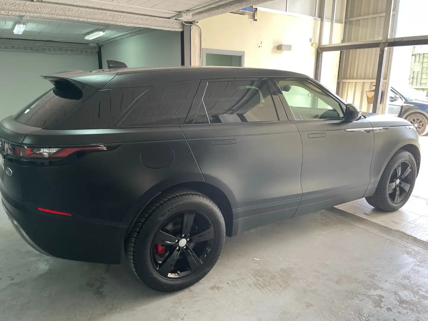 Land Rover Range Rover Velar 2.0D R-Dynamic Base 4WD Aut. 180 - 1