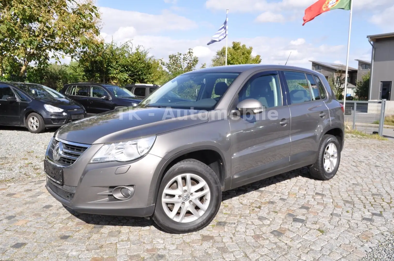 Volkswagen Tiguan Trend & Fun 4Motion/TÜV/AU NEU/S-HEFT/AHK Grau - 1