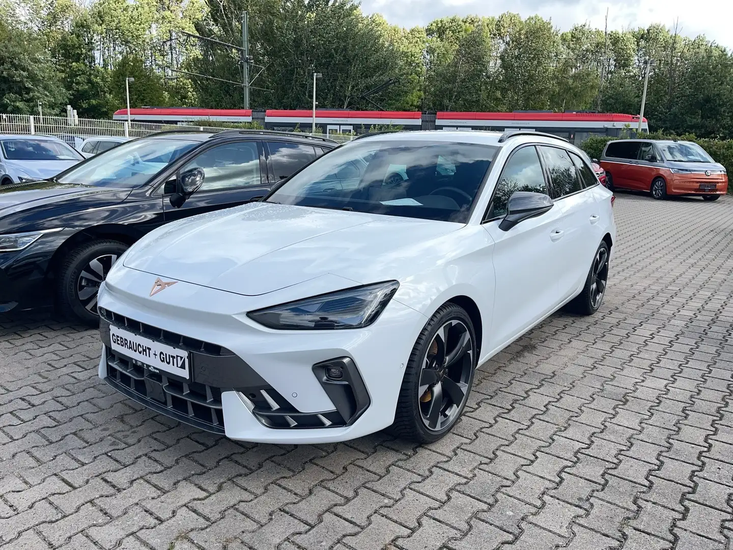 CUPRA Leon ST 1.5 eTSI Facelift Navi SSL e.HK Kam LM18 Weiß - 1