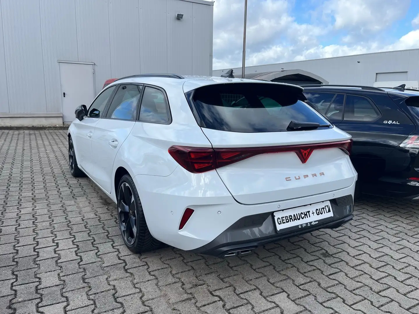 CUPRA Leon ST 1.5 eTSI Facelift Navi SSL e.HK Kam LM18 Weiß - 2