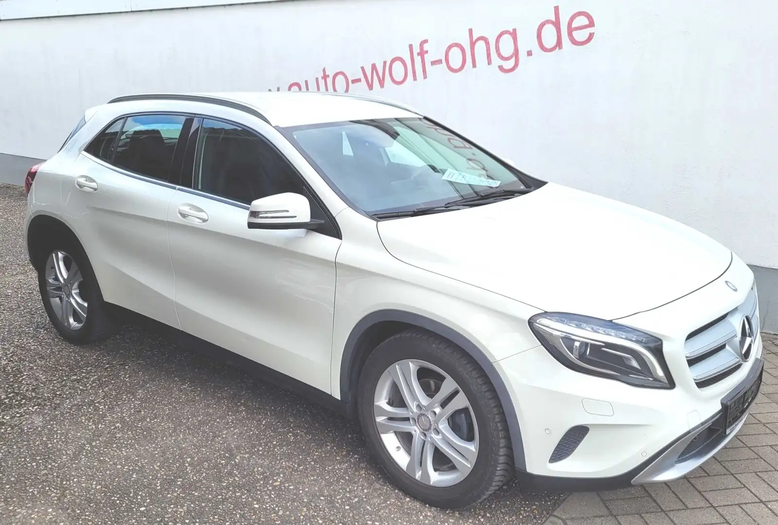 Mercedes-Benz GLA 180 Urban 7G-DCT, Navi, Xenon, PTS... Weiß - 1
