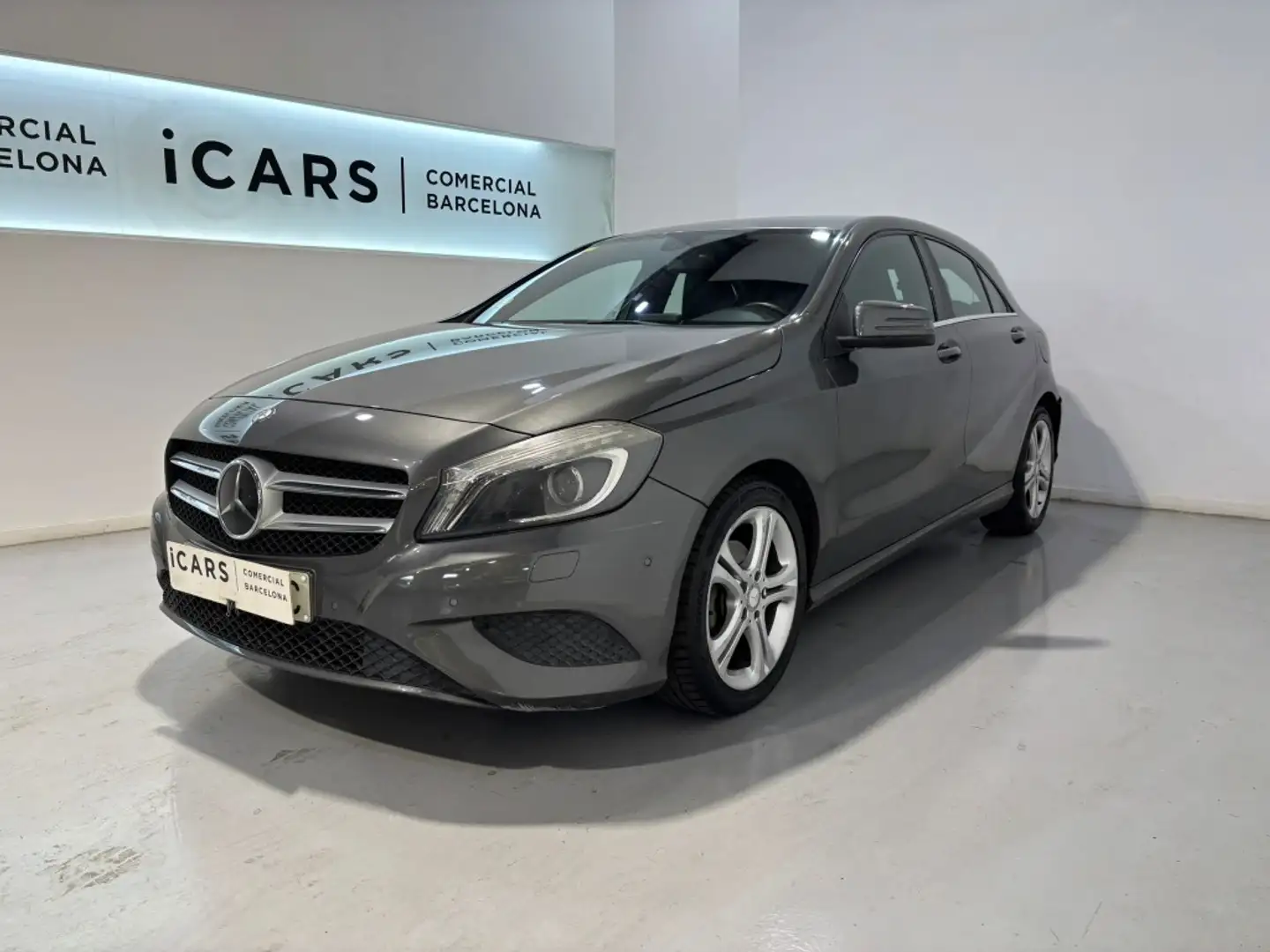 Mercedes-Benz A 180 180CDI BE AMG Line 7G-DCT Zwart - 2