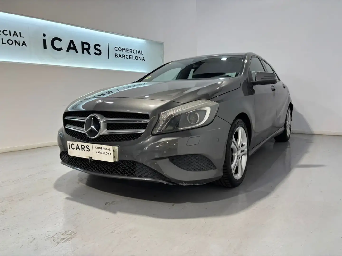 Mercedes-Benz A 180 180CDI BE AMG Line 7G-DCT Zwart - 1
